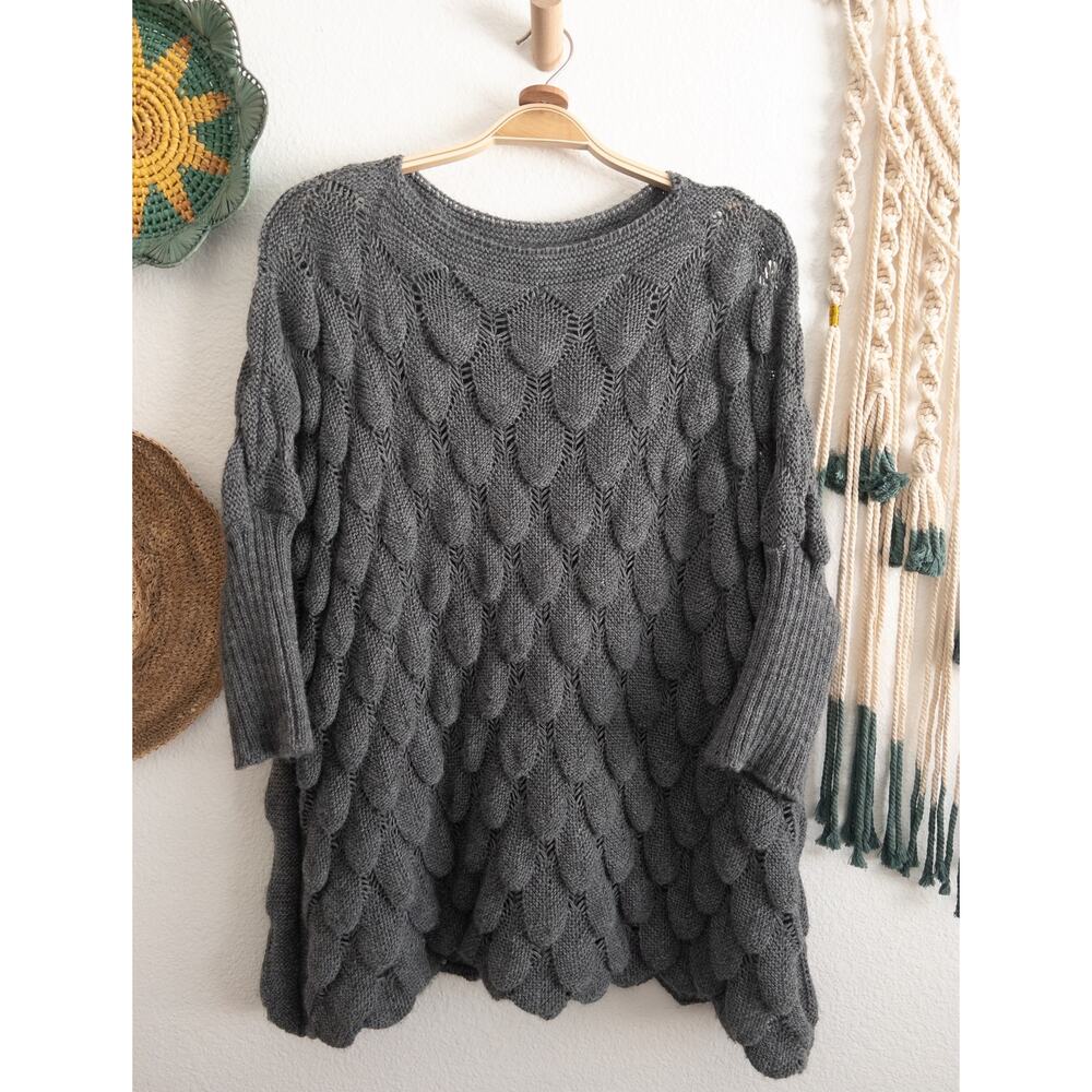 Gray Tear Drop Textured Pullover Sweater Italy